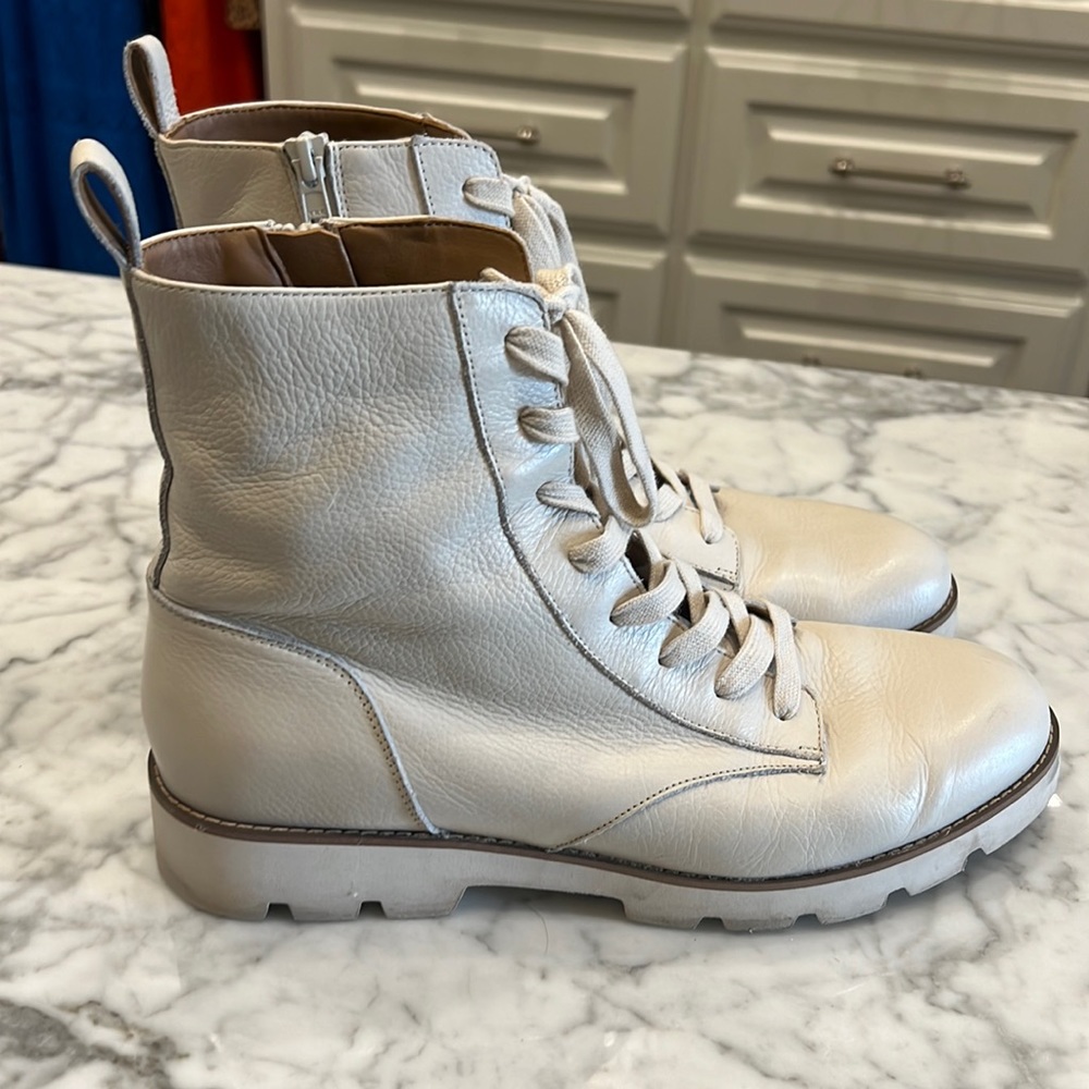 Vionic Lani lace up boots size 10